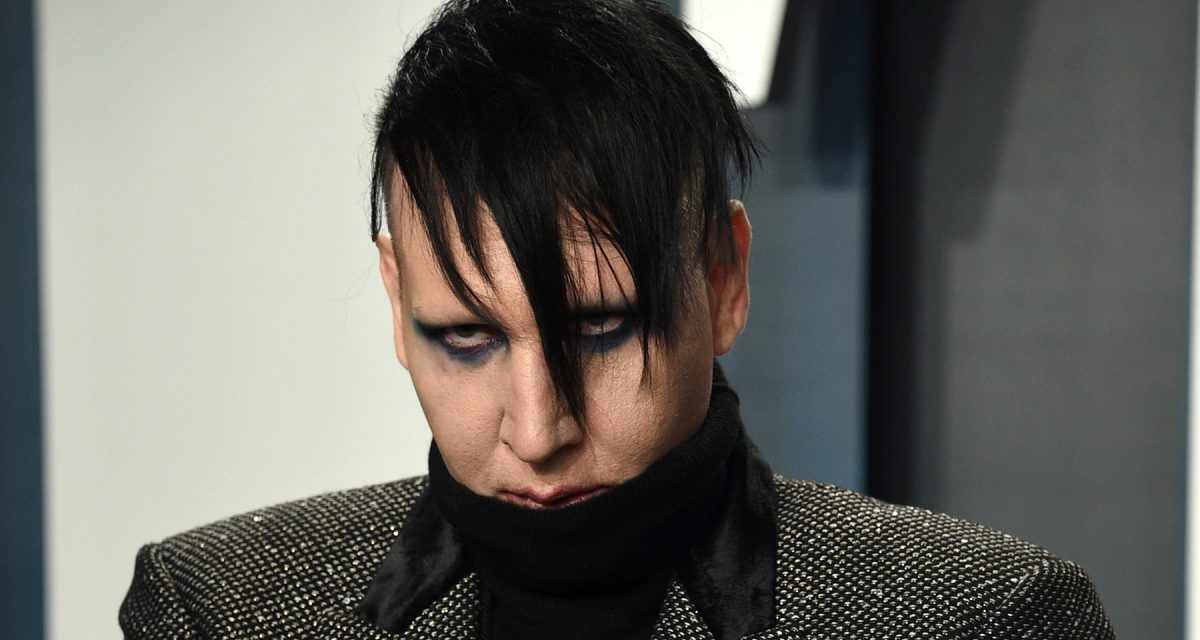 Marilyn Manson, sequestrati a casa sua oggetti inquietanti: dal cranio di una capra alle protesi per bambini