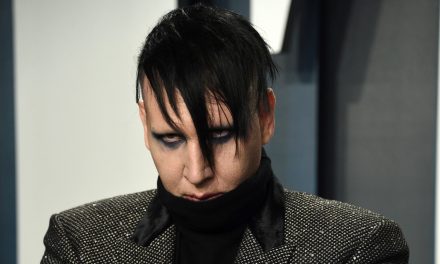 Marilyn Manson, sequestrati a casa sua oggetti inquietanti: dal cranio di una capra alle protesi per bambini