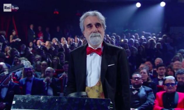 È morto Beppe Vessicchio, addio al direttore d’orchestra simbolo del Festival di Sanremo. Carlo Conti: “Era diventato un’istituzione!”