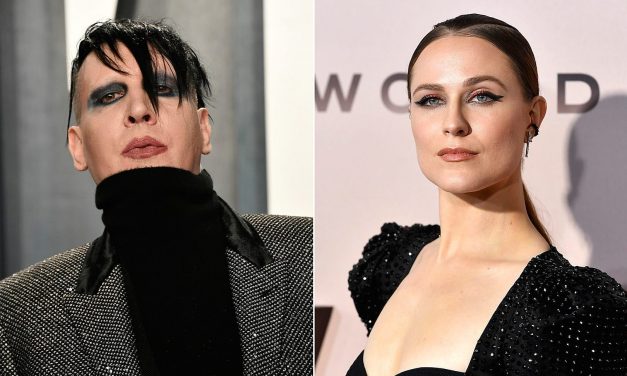 Marilyn Manson, Evan Rachel Wood lo accusa: “Mi ha violentata davanti alla telecamera durante le riprese di un videoclip”