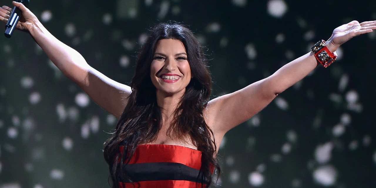 Laura Pausini è la super ospite della seconda serata di Sanremo