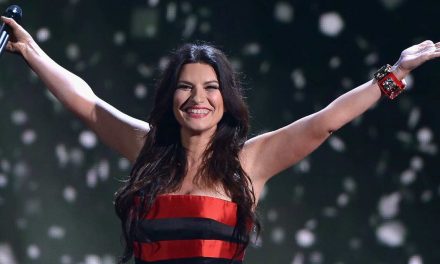 Laura Pausini è la super ospite della seconda serata di Sanremo