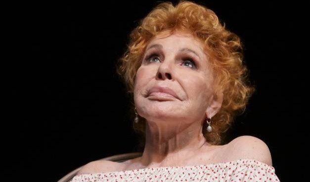 Ornella Vanoni: “Adriano Celentano? Non esce più di casa. Gino Paoli? Dice che l’ho lasciato. Ma non l’ho lasciato, me ne sono andata, è diverso!”