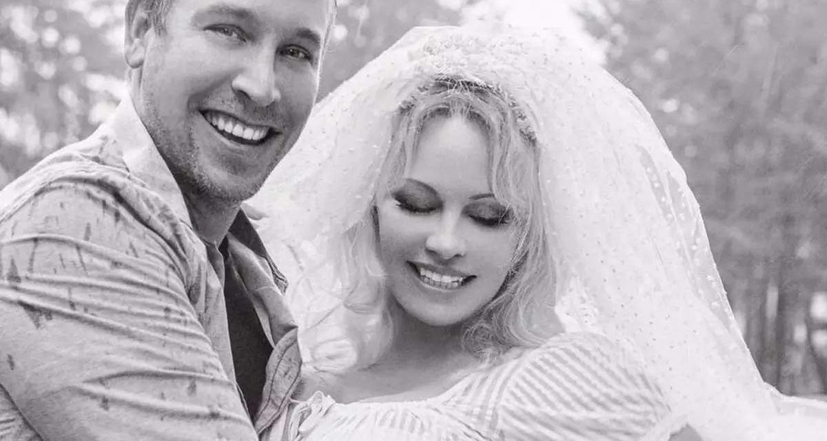 Pamela Anderson, sesto matrimonio al capolinea: divorzia, dopo solo un anno, da Dan Hayurst