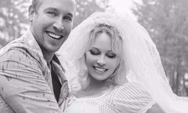 Pamela Anderson, sesto matrimonio al capolinea: divorzia, dopo solo un anno, da Dan Hayurst