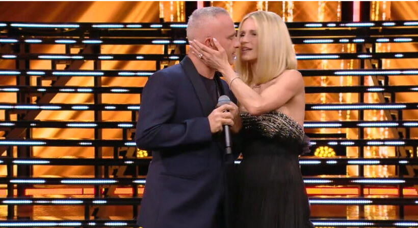 Michelle Hunziker ed Eros Ramazzotti, il bacio in tv e l’emozione per Più Bella Cosa