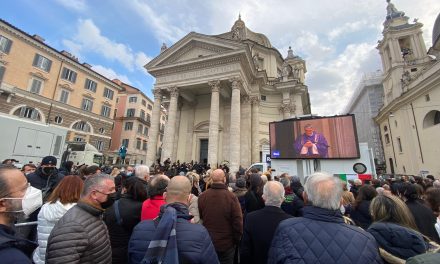Monica Vitti, l’ultimo saluto a Roma: i funerali in Piazza del Popolo