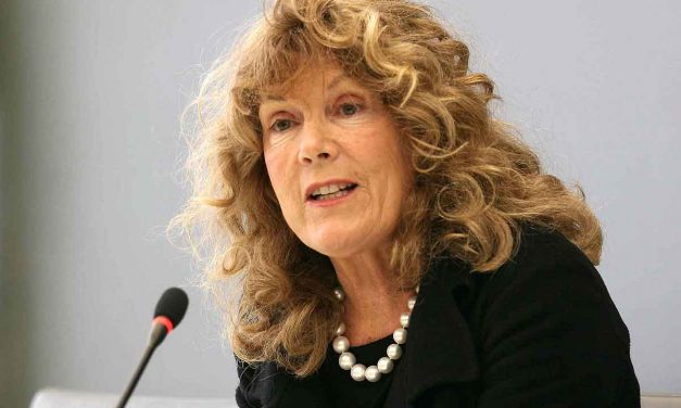 Caterina Caselli: “Mio padre si è tolto la vita quando avevo 15 anni. Ho tenuto celato questo dolore per molto tempo”