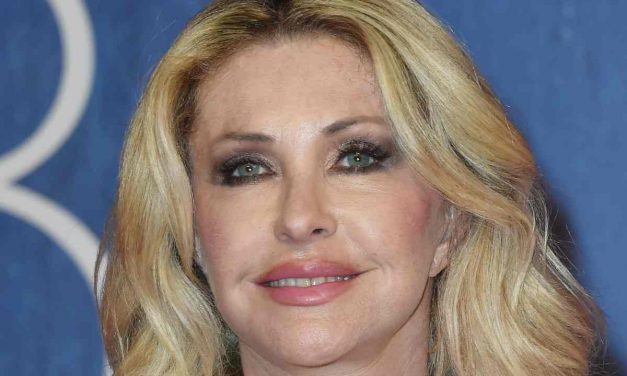 Paola Ferrari: “Ho avuto amicizie pericolose. Per mesi avevo paura di tornare a casa la sera”