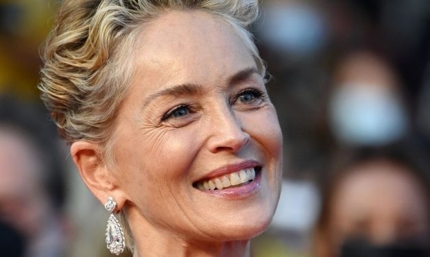 Sharon Stone, infanzia tra botte e abusi: “Mi dicevano di non lamentarmi e fare la brava”