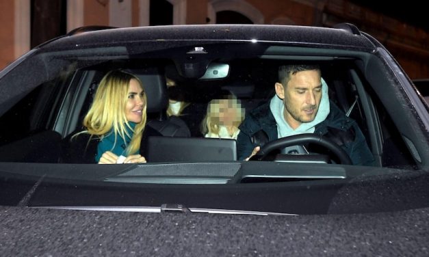 Totti: “Crisi con Ilary? Sono fake news” e scherza con i fotografi