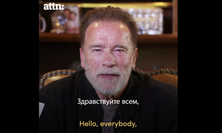 Arnold Schwarzenegger lancia un appello ai Russi: “Quelli che manifestano contro la guerra sono i miei eroi”
