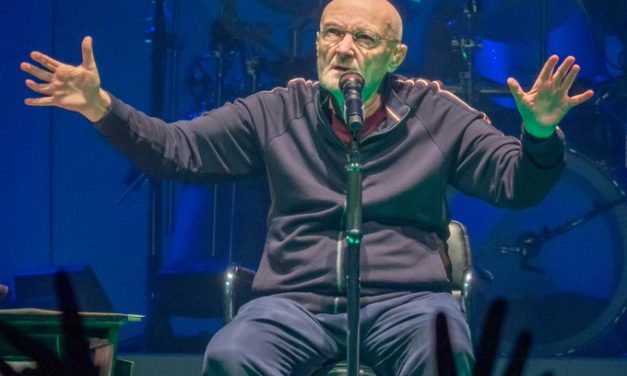 Phil Collins, ultimo concerto della sua vita: “Sto male, non riesco più a suonare la batteria”