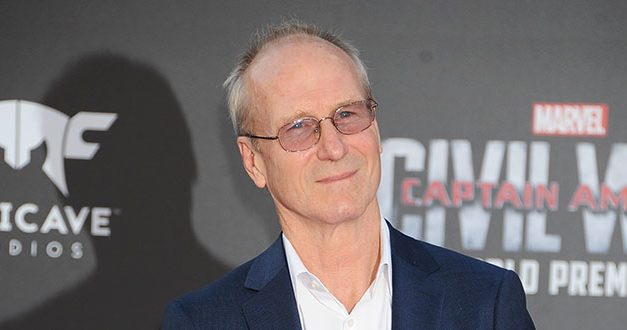 William Hurt, il racconto degli ultimi giorni: “Il dolore era lancinante, ma ha rifiutato la morfina perché era sobrio da decenni”