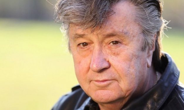 Bobby Solo: “A Sanremo mi avevano messo in un sottoscala, in una camera senza bagno. Ma dopo la mia esibizione arrivarono 300mila ordini del 45 giri”