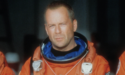 Armageddon, Michael Bay ricorda Bruce Willis: “All’inizio era un po’ restio, perché non si fidava di me”