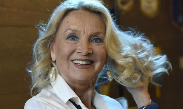 Barbara Bouchet: “Negli anni della commedia sexy avevamo tante offerte. I produttori dicevano ‘Datemi la Bouchet o la Fenech’. Non siamo mai diventate amiche”