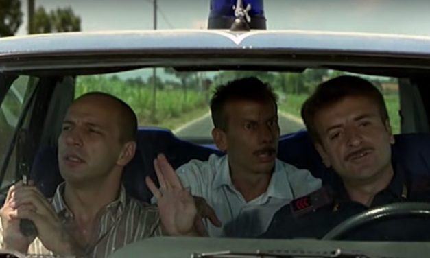 Così è la vita, il trio: “I lampeggianti dell’auto della polizia non funzionavano, una fatica bestiale per oggetti di scena decenti”