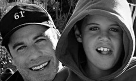 John Travolta, il ricordo per il figlio nel giorno del suo compleanno: “Oggi avresti compiuto 30 anni, mi manchi”