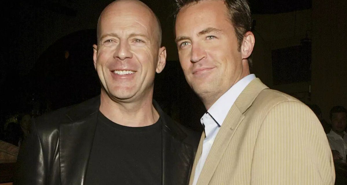 Bruce Willis si ritira per una malattia: Matthew Perry lo conforta con la sua ironia