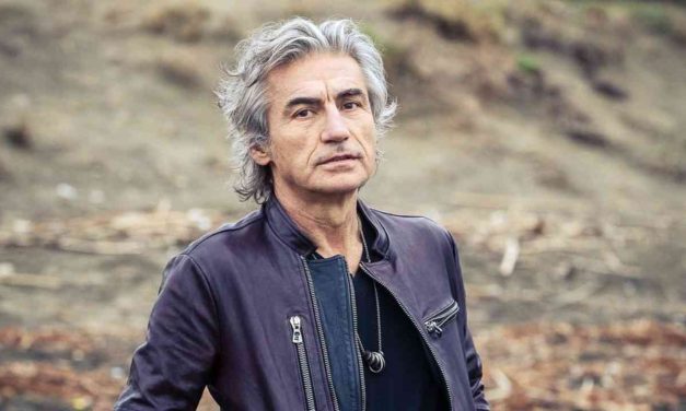 Ligabue in quarantena in una stanza d’albergo a Parigi: “Non mi passa più, sono qui da cinque giorni”