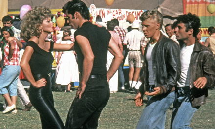 Grease, il problemi con la zip dei pantaloni neri di Olivia Newton-John e gli svenimenti in palestra per il caldo