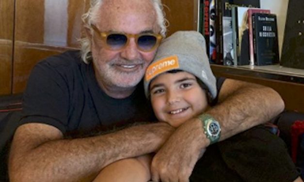 Flavio Briatore: “A 14 anni mio figlio andrà in collegio in Svizzera, per crescere. In lui vedo un piccolo Briatore con più fortuna di me”