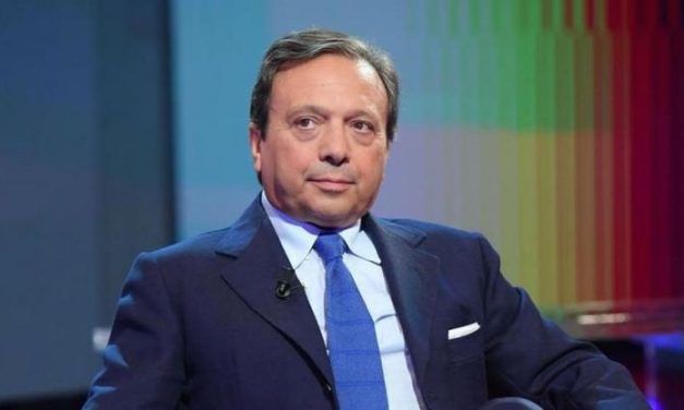 Piero Chiambretti chiede di ridurre l’assegno di mantenimento della figlia: “Il mio reddito si è dimezzato”