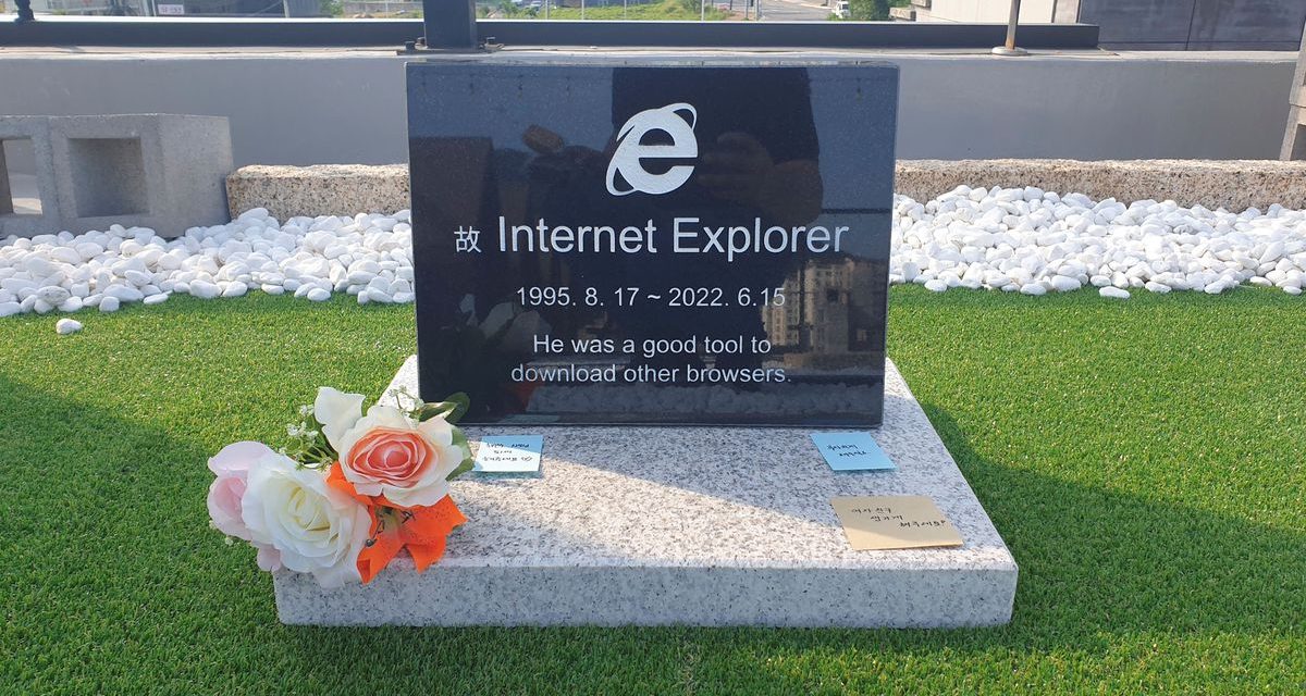 Addio a Internet Explorer dopo 27 anni, spunta anche la lapide
