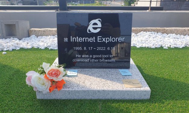 Addio a Internet Explorer dopo 27 anni, spunta anche la lapide