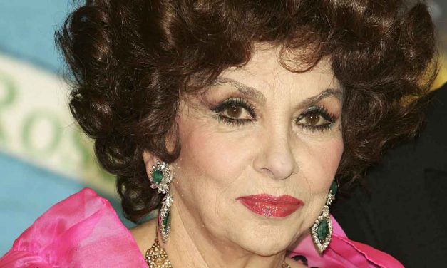 Gina Lollobrigida, scoppia la rissa fuori dalla clinica dopo la sua morte: uno storico amico aggredito dall’ex marito Rigau