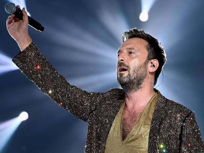 Cesare Cremonini ricorda la morte di Senna: “Ero presente quel giorno, ero con mio papà a vedere il Gran Premio. Un evento sconvolgente”