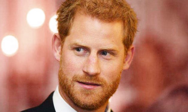 Principe Harry, una spogliarellista mette all’asta i suoi slip: “Questi indumenti ricordano com’era il Principe una volta. Ora è diventato noioso”