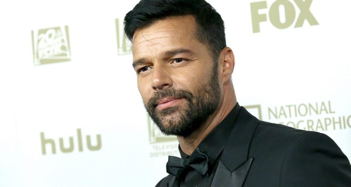 Ricky Martin accusato di violenza domestica: emessa un’ordinanza restrittiva per il cantante