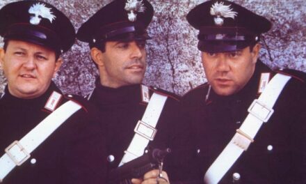 I due Carabinieri, Boldi: “Nella scena dove salto in aria il pubblico rideva per poi rimanere scioccato dopo. Doveva chiamarsi “i tre Carabinieri””