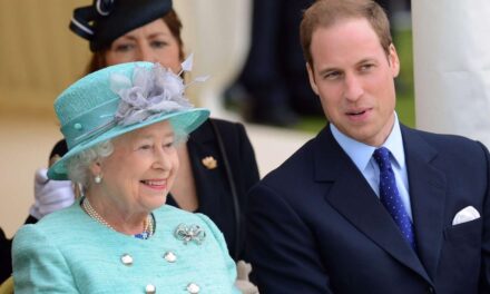 Il principe William dice addio alla Regina Elisabetta: “Il mondo ha perso una grande leader, io la mia nonna”