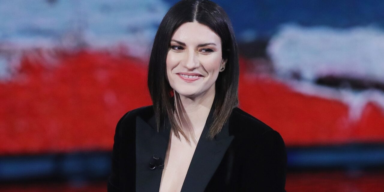 Laura Pausini replica alle polemiche: “Aborro il fascismo, non ho cantato Bella Ciao per non essere strumentalizzata in campagna elettorale”
