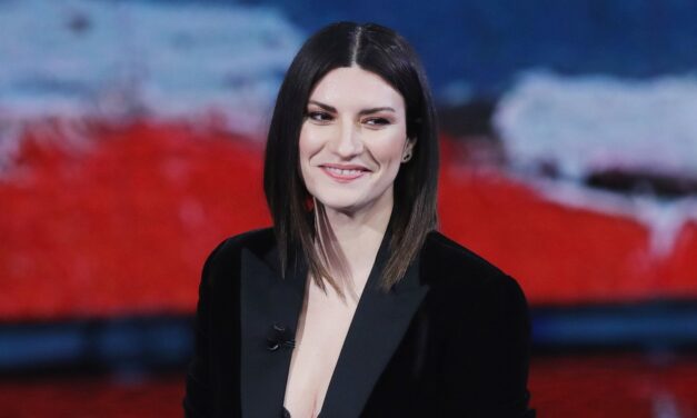 Laura Pausini: “Sanremo? Al momento non ho tempo per poterlo considerare. Il Festival ideale? Quello che riesco a godermi a casa con i miei familiari!”
