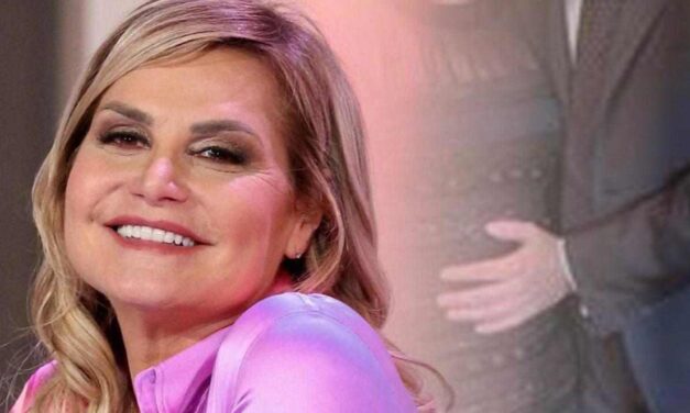 Simona Ventura condurrà il GF, la gioia dopo l’annuncio di Pier Silvio Berlusconi: “Sono emozionata e carica a pallettoni”