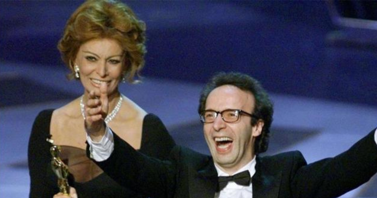 Roberto Benigni compie 70 anni, gli auguri di Sophia Loren: “Non dimenticherò mai la sua mitica reazione agli Oscar”