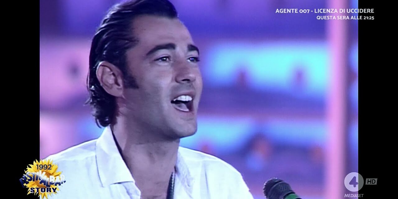 Luca Carboni: “Mare mare è malinconica, il testo mi venne in mente sul lungomare quando vidi un piano bar che stavano montando per la serata”