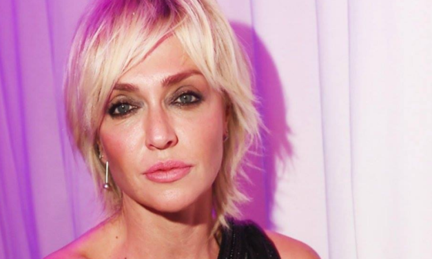 Paola Barale: “In attesa dell’uomo giusto mi diverto con quelli sbagliati”