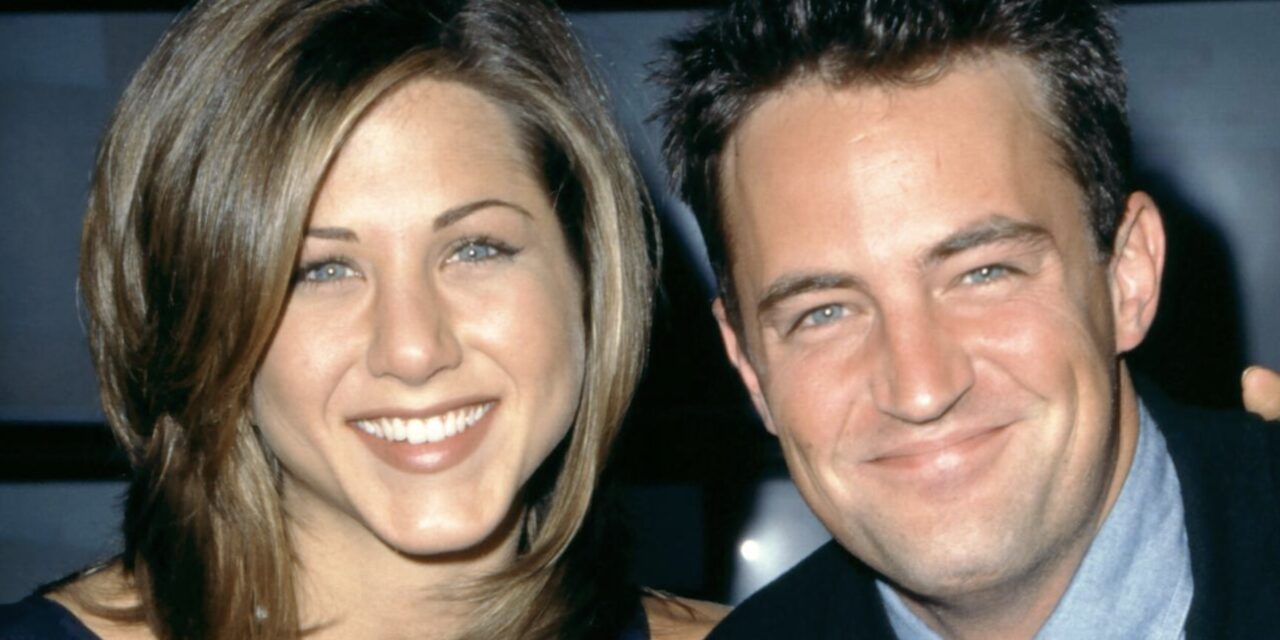 Matthew Perry ricorda gli anni bui dell’alcolismo durante Friends: “Jennifer Aniston è stata quella che si è fatta sentire di più”