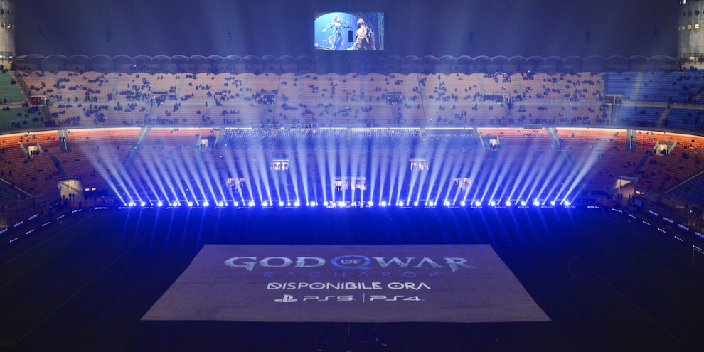 God of War: PlayStation illumina San Siro con un mosaico digitale realizzato con la community