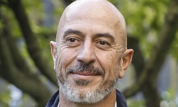 Roberto Ciufoli: “La Premiata Ditta? Abbiamo iniziato a teatro con Gino Bramieri e una compagnia molto numerosa”