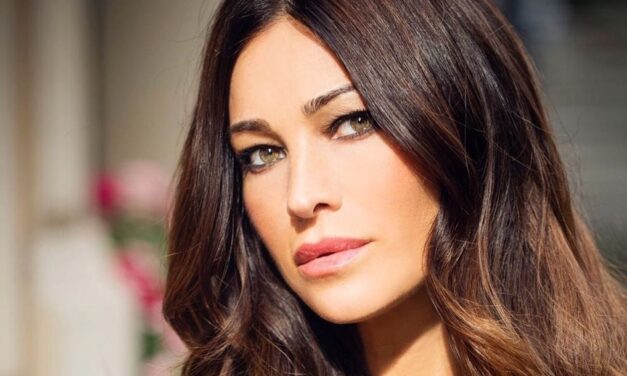 Manuela Arcuri: “In amore ho più dato che ricevuto. Venivo usata per la popolarità. Mi si spezzava il cuore quando lo scoprivo”