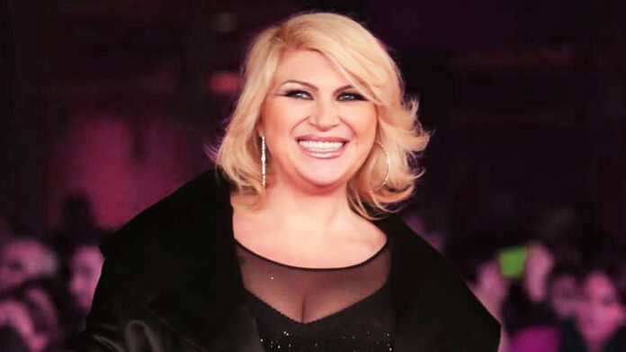 Nadia Rinaldi: “Nel 2014 mi tolsero le protesi e rischiai la setticemia. Rimasi un anno e mezzo senza seno”