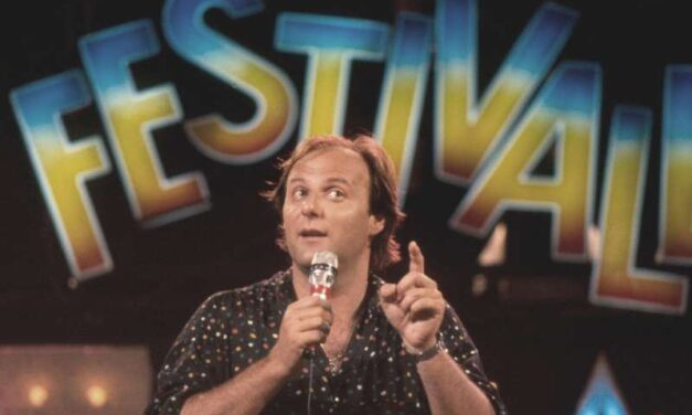 Festivalbar, Gerry Scotti: “Salvetti mi disse di condurlo dopo che, l’anno prima, sentì il boato del pubblico per una mia telepromozione”