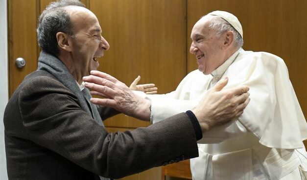 Roberto Benigni incontra Papa Francesco: “Guardate che luce che emana”