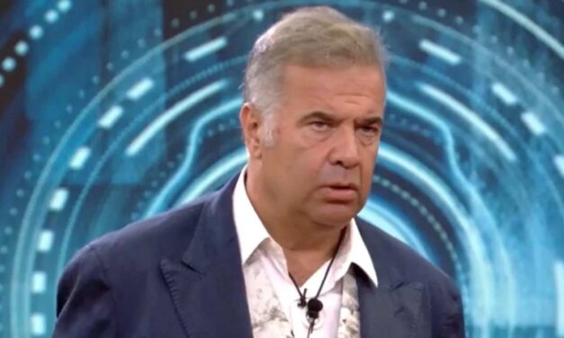 Charlie Gnocchi licenziato dopo il GF VIP, l’appello di Signorini a RTL 102.5: “Riprendetelo”